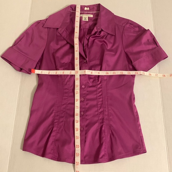 Banana Republic Women’s Petite Stretch Purple Button Down Short Sleeve EUC - Picture 2 of 5